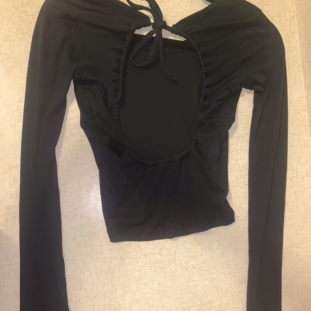 LULULEMON LONG SLEEVE TIE BACK TOP SIZE 4